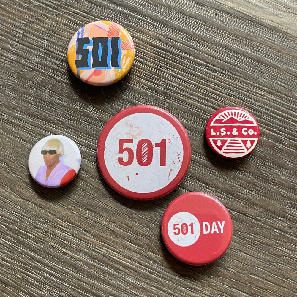 Red 501 Button Set
